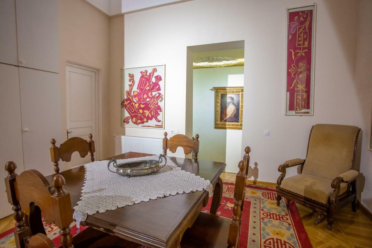 Hotel Veneto Кутаиси Екстериор снимка