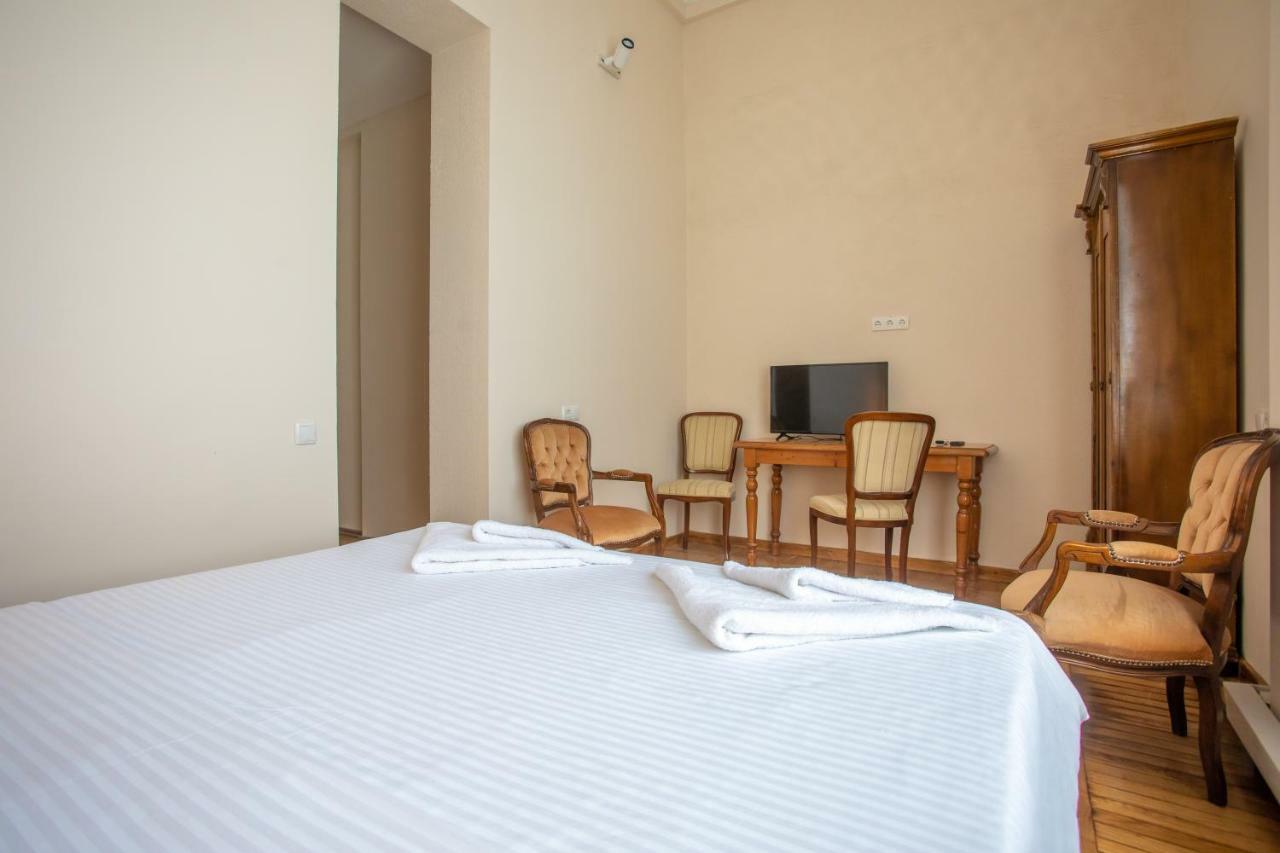 Hotel Veneto Кутаиси Екстериор снимка