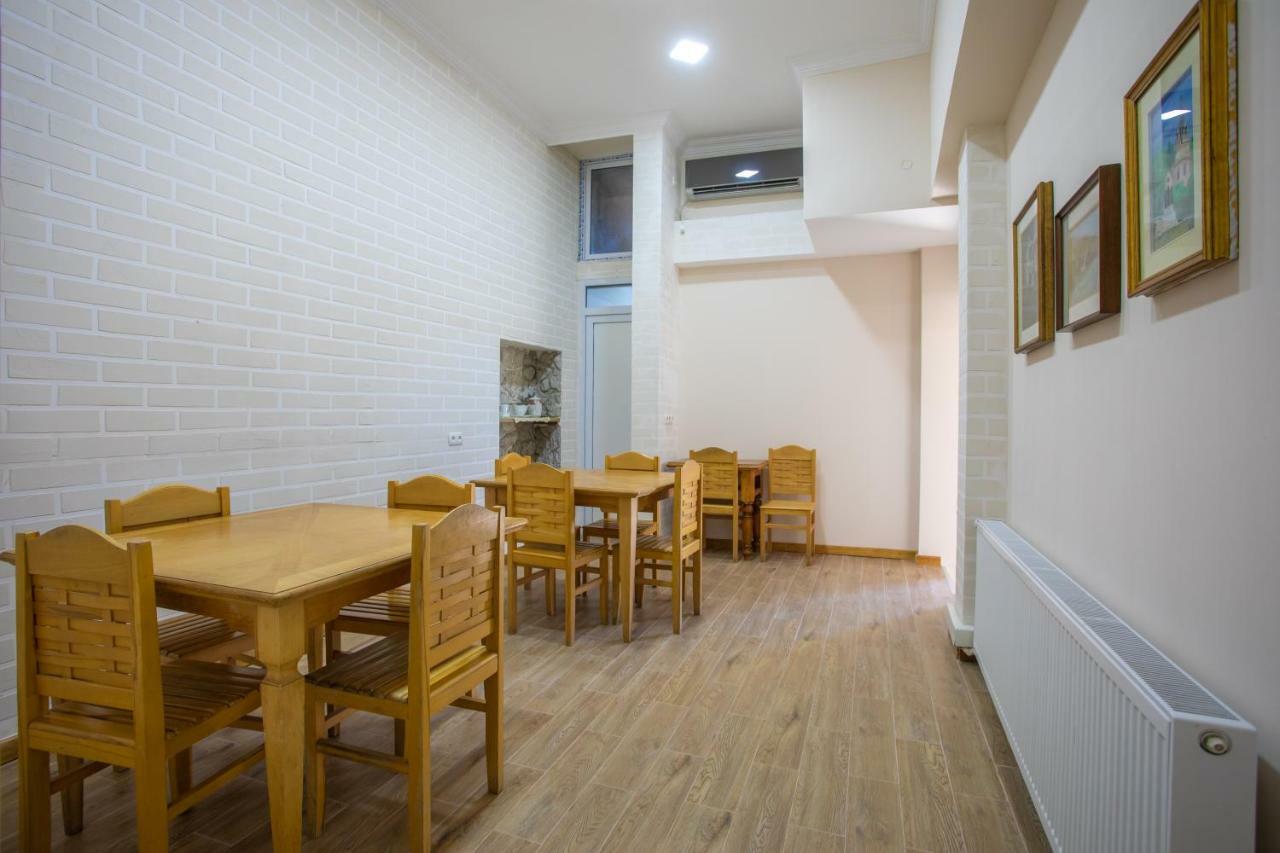 Hotel Veneto Кутаиси Екстериор снимка